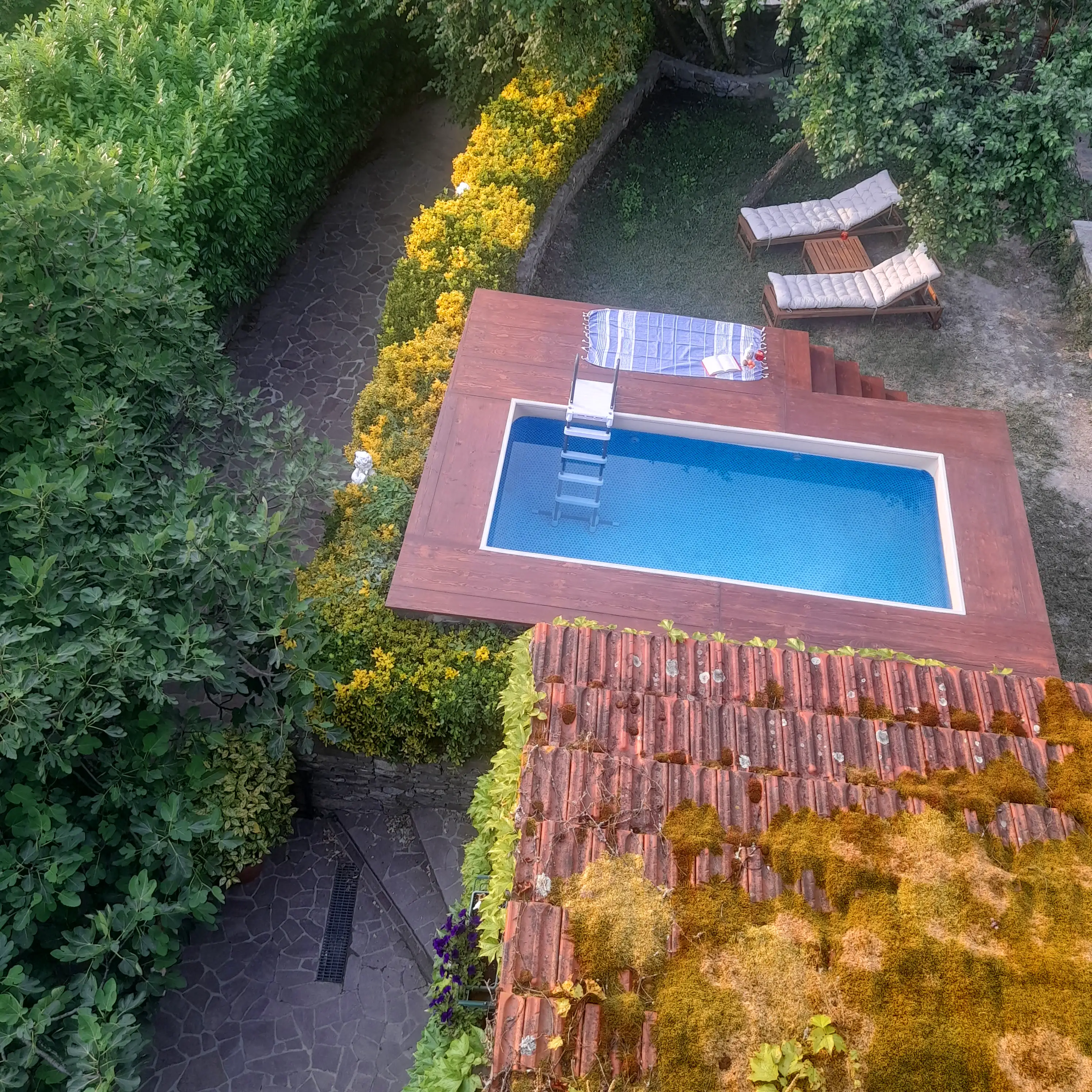 Il giardiano con la piscina